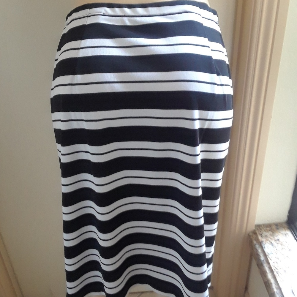 Grace Elements Skirt - Picture 2 of 2